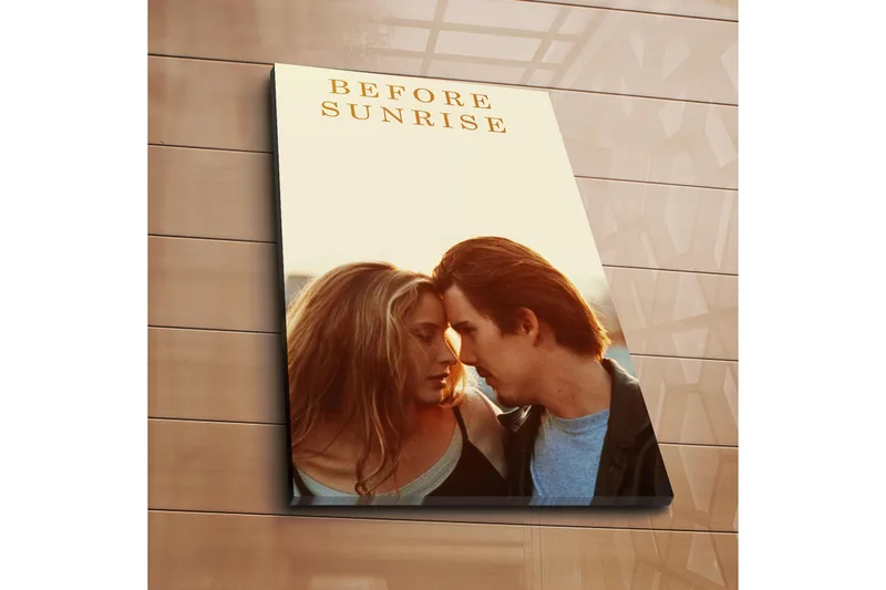 Canvastaulu 45x70 cm - Romanttinen lähikuva kahdesta ihmisestä, jotka jakavat intiimin hetken, Vaaleanbeige / Ruskea / Ihonväri