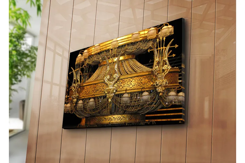 Canvastaulu 70x45 cm - Kimalteleva kattokruunu monimutkaisilla yksityiskohdilla, Kulta / Musta