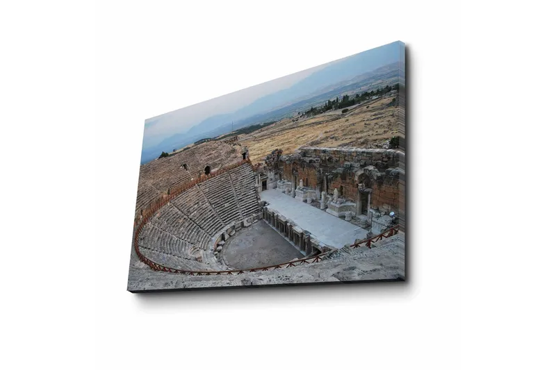 Canvastaulu 70x45 cm - Muinaisen teatterin rauniot vuoristoisessa maisemassa - Harmaa / Beige / Sininen - Sisustustuotteet - Taulu & taide - Canvas-taulu