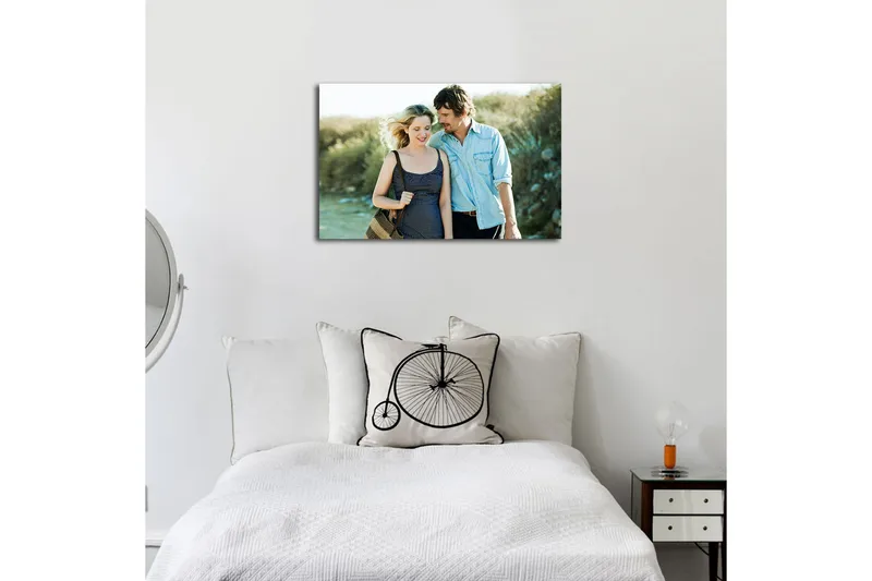 Canvastaulu 70x45 cm - Romanttinen hetki kahden ihmisen välillä kävelyllä - Sininen / Beige / Vihreä - Sisustustuotteet - Taulu & taide - Canvas-taulu