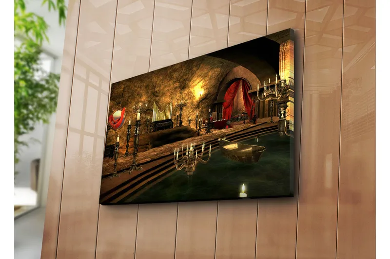 Canvastaulu 70x45 cm - Synkkä ja salaperäinen sisustus, jossa on elegantti piano ja kattokruunut - Tummanpunainen / Kulta / Vihreä - Sisustustuotteet - Taulu & taide - Canvas-taulu