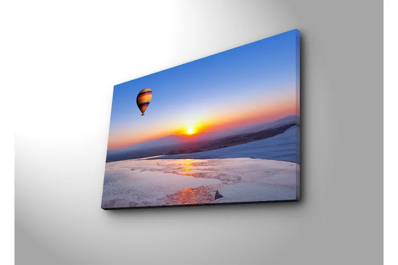 Canvastaulu 70x45 cm - Värikäs kuumailmapallo leijuu auringonnousun yllä horisontissa - Sininen / Oranssi / Keltainen - Sisustustuotteet - Taulu & taide - Canvas-taulu