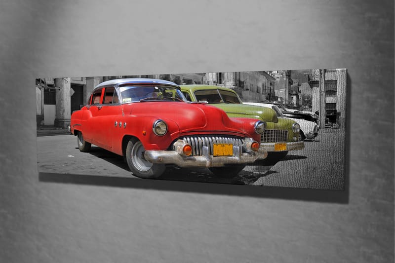 Canvastaulu 80x30 cm - Punainen vintage-auto kadulla ja vihreä auto taustalla - Punainen / Vihreä / Harmaa - Sisustustuotteet - Taulu & taide - Canvas-taulu