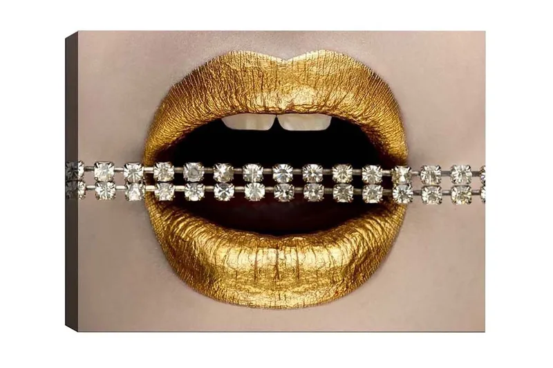 Canvastaulu - Kultaiset huulet kimaltelevalla ketjulla, Kulta / hopea