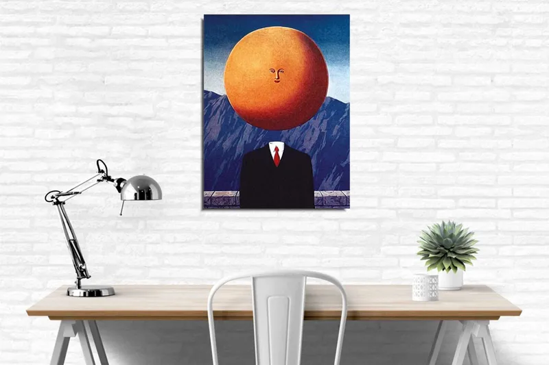 Canvastaulu - Mies, jolla on auringonmuotoinen pää surrealistisessa maisemassa - Oranssi / Tummansininen / Musta - Sisustustuotteet - Taulu & taide - Canvas-taulu