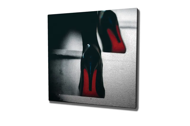 Canvastaulu - Mustat korkokengät punaisilla yksityiskohdilla, Musta / Punainen
