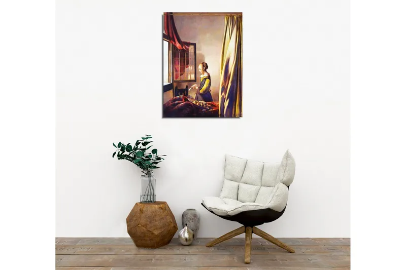 Canvastaulu - Nainen ikkunassa kutsuvassa huoneessa - Keltainen / Kastanjanruskea / Beige - Sisustustuotteet - Taulu & taide - Canvas-taulu