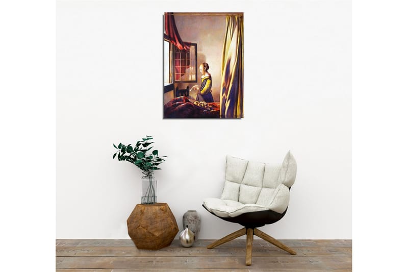 Canvastaulu - Nainen ikkunassa kutsuvassa huoneessa - Keltainen / Kastanjanruskea / Beige - Sisustustuotteet - Taulu & taide - Canvas-taulu