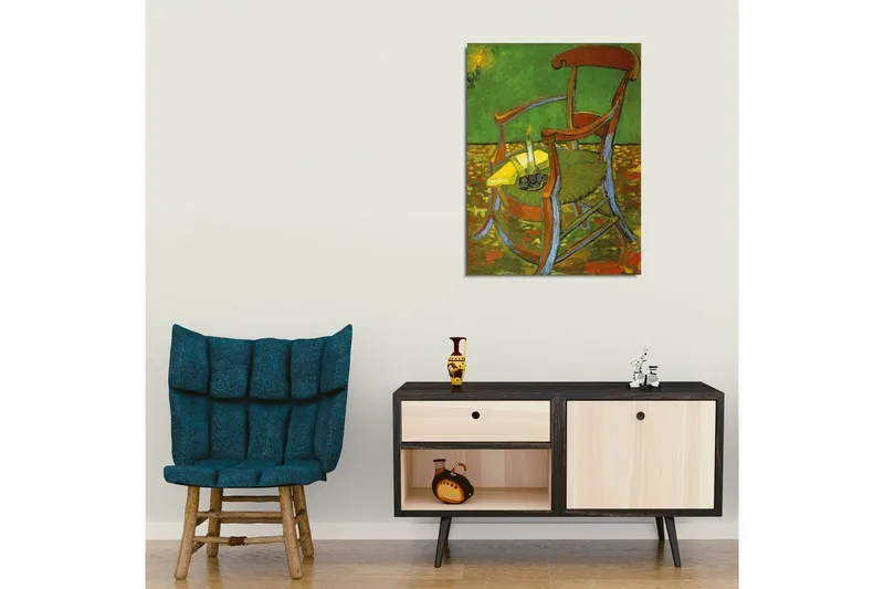 Canvastaulu - Seisomatuoli, kynttilänjalka sytytettynä ja keltainen pöytäliina - Vihreä / Ruskea / Keltainen - Sisustustuotteet - Taulu & taide - Canvas-taulu