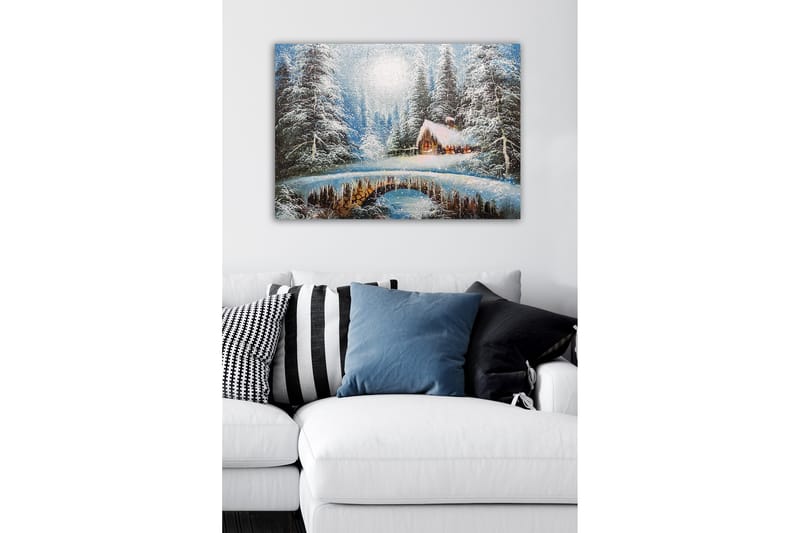 Canvastaulu - Talvimaisema mökillä ja lumipeitteisillä puilla - Valkoinen / Sininen / Ruskea - Sisustustuotteet - Taulu & taide - Canvas-taulu