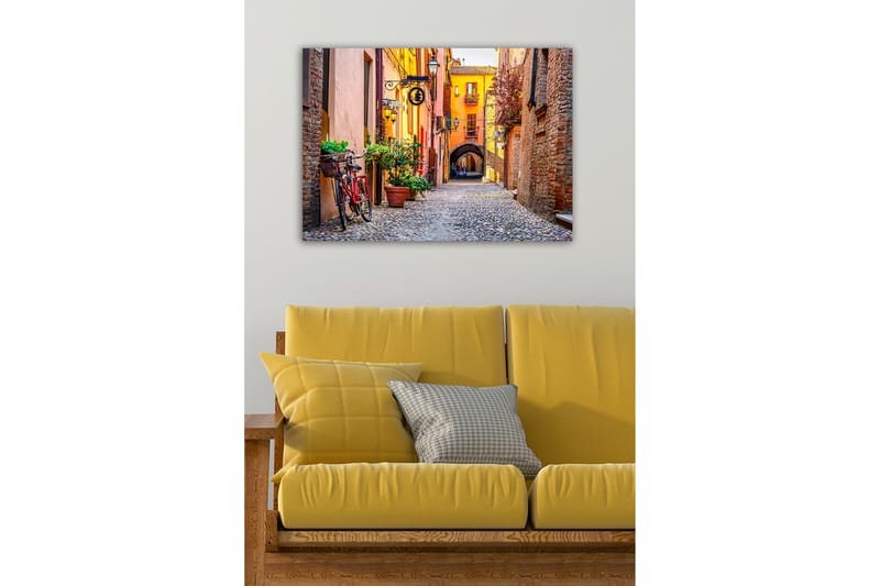 Canvastaulu - Viehättävä katu polkupyörällä ja värikkäillä rakennuksilla - Oranssi / Vihreä / Punainen - Sisustustuotteet - Taulu & taide - Canvas-taulu