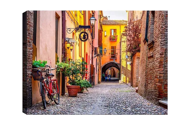 Canvastaulu - Viehättävä katu polkupyörällä ja värikkäillä rakennuksilla, Oranssi / Vihreä / Punainen