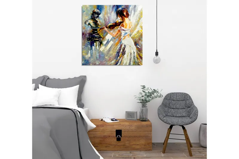 Canvastaulu - Viulua soittava nainen veistoksen kanssa taustalla - Valkoinen / Sininen / Kulta - Sisustustuotteet - Taulu & taide - Canvas-taulu