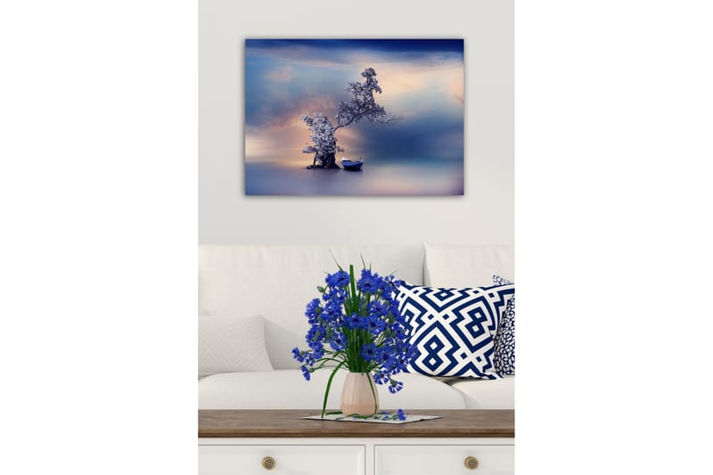Canvastaulu - Yksinäinen vene salaperäisen puutähdistön vieressä peilimäisessä veden pinnalla - Sininen / Harmaa / Valkoinen - Sisustustuotteet - Taulu & taide - Canvas-taulu