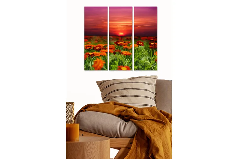 Puinen canvastaulu, 3 osaa, 50x70 cm - Auringonlasku kukkaniityn yllä oransseilla kukilla, Oranssi / Vihreä / Violetti