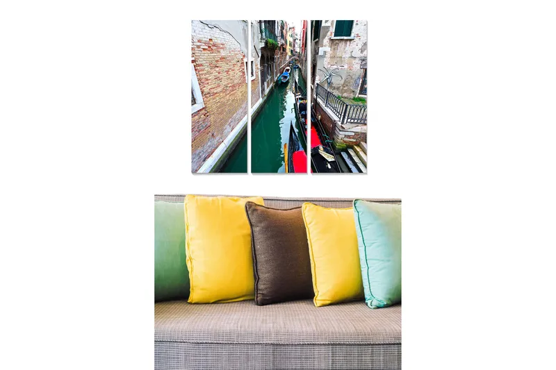 Puinen canvastaulu, 3 osaa, 50x70 cm - Kaunis kanava gondoleineen ja historiallisine rakennuksineen Venetsiassa, Vihreä / Punainen / Beige