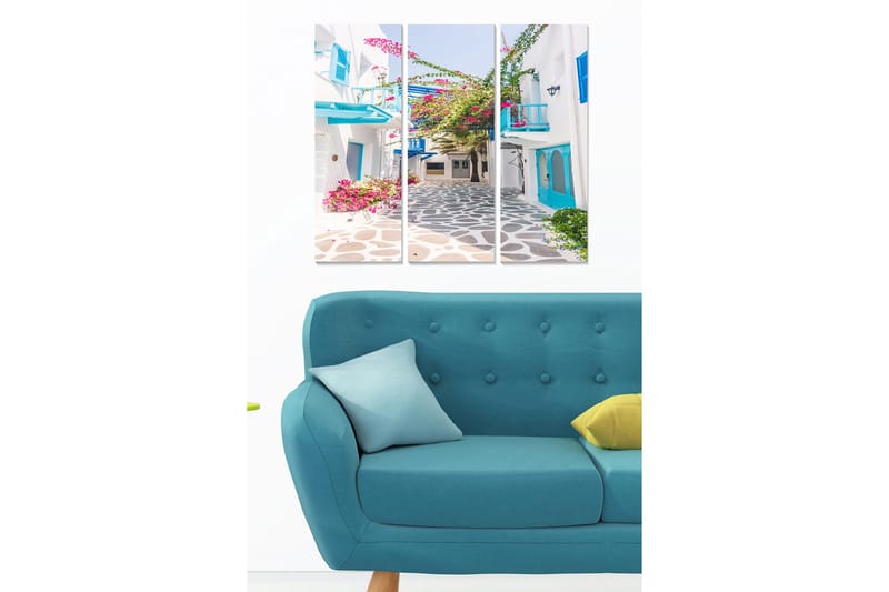 Puinen canvastaulu, 3 osaa, 50x70 cm - Kaunis kuja, jossa on valkoisia taloja ja kukkivia bougainvilleoita, Valkoinen / Sininen / Vaaleanpunainen