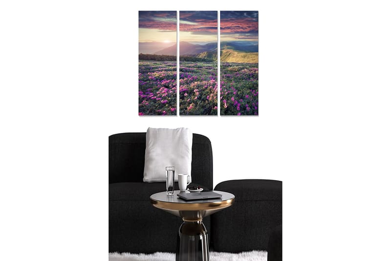 Puinen canvastaulu, 3 osaa, 50x70 cm - Kaunis kukkaniitty värikkäillä kukilla ja kaukaisilla vuorilla auringonlaskun aikaan, Violetti / Vihreä / Oranssi