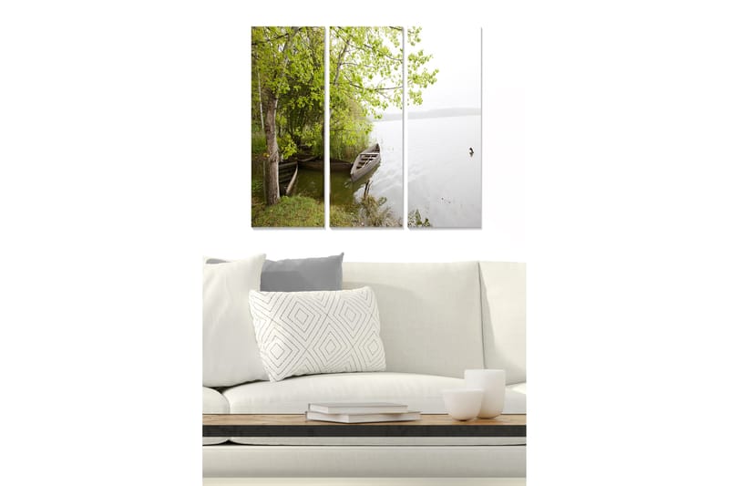 Puinen canvastaulu, 3 osaa, 50x70 cm - Rauha järven rannalla veneiden ja rehevien puiden ympäröimänä, Vihreä / Ruskea / Harmaa