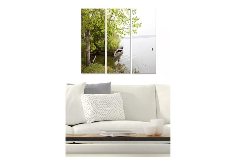 Puinen canvastaulu, 3 osaa, 50x70 cm - Rauha järven rannalla veneiden ja rehevien puiden ympäröimänä, Vihreä / Ruskea / Harmaa