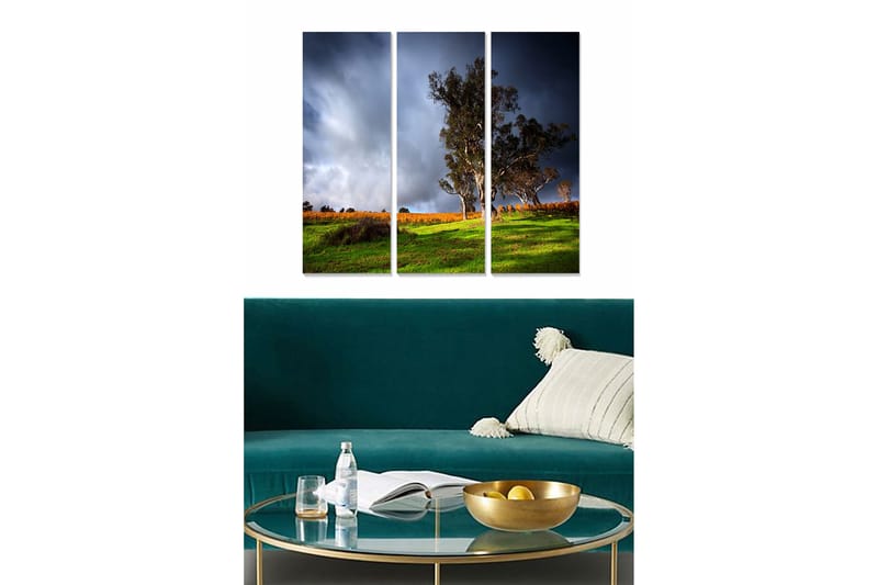 Puinen canvastaulu, 3 osaa, 50x70 cm - Upea maisemanäkymä yksinäisellä puulla vihreällä kukkulalla dramaattisten pilvien alla, Vihreä / Tummansininen / Oranssi