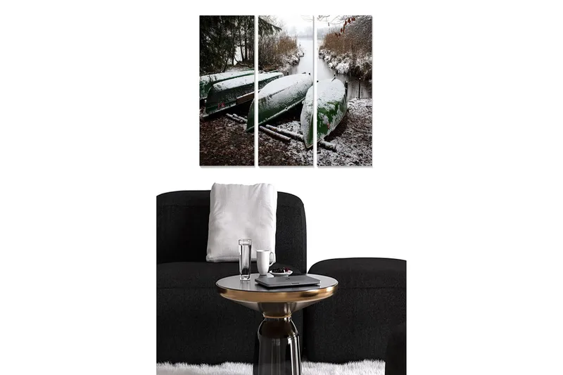 Puinen canvastaulu, 3 osaa, 50x70 cm - Vihreäksi maalatut veneet lumen peitossa tyynessä purossa, Vihreä / Valkoinen / Ruskea