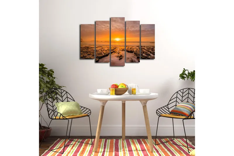 Suuri 5-osainen canvas-taulu, 105x70 cm - Auringonlasku meren yllä, etualalla kalliomuodostelmat - Oranssi / Musta / Harmaa - Sisustustuotteet - Taulu & taide - Canvas-taulu