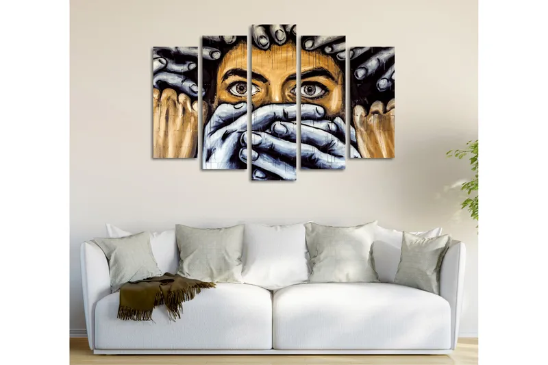 Suuri 5-osainen canvas-taulu, 105x70 cm - Ilmeikäs kasvot, kädet peittävät suun - Musta / Ihonväri / Harmaa - Sisustustuotteet - Taulu & taide - Canvas-taulu