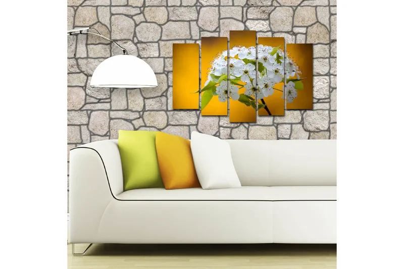 Suuri 5-osainen canvas-taulu, 105x70 cm - Kaunis valkoisten kukkien kimppu lämpimän keltaista taustaa vasten - Valkoinen / Keltainen - Sisustustuotteet - Taulu & taide - Canvas-taulu