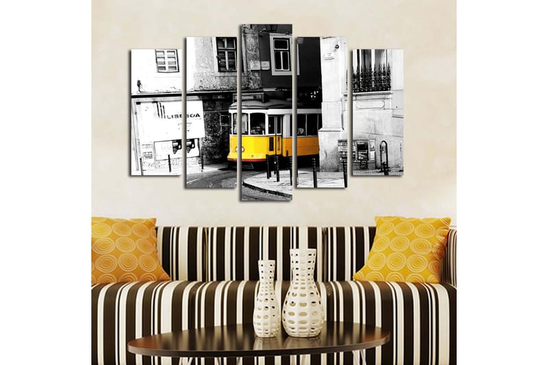 Suuri 5-osainen canvas-taulu, 105x70 cm - Keltainen raitiovaunu kääntymässä kulman takana kaupunkiympäristössä - Keltainen / Musta / Harmaa - Sisustustuotteet - Taulu & taide - Canvas-taulu