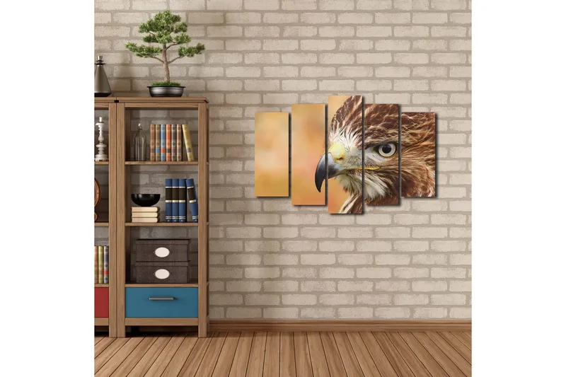 Suuri 5-osainen canvas-taulu, 105x70 cm - Lähikuva majesteettisesta haukasta, jonka kasvot ja silmät on keskitetty - Ruskea / Harmaa / Keltainen - Sisustustuotteet - Taulu & taide - Canvas-taulu