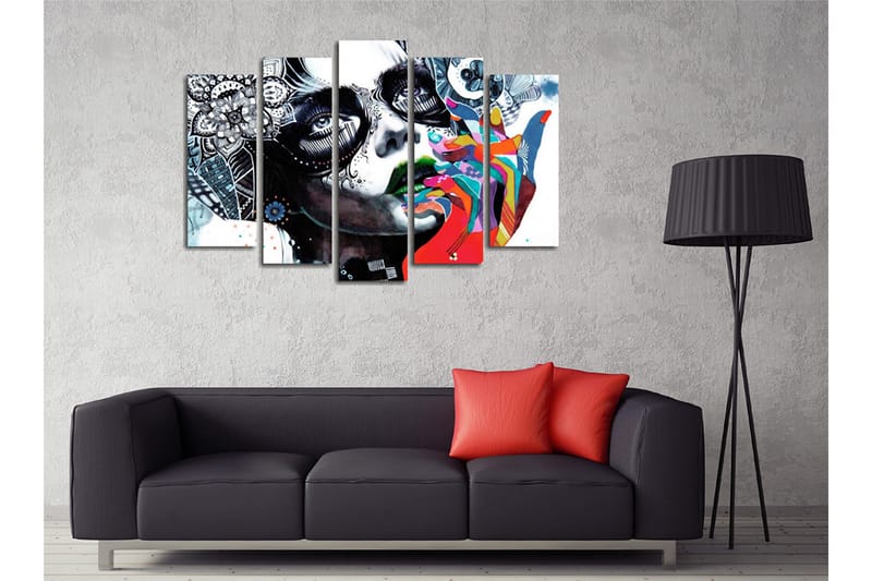 Suuri 5-osainen canvas-taulu, 105x70 cm - Muotokuva naisesta värikkäällä kädellä ja yksityiskohtaisella kasvomaalauksella - Musta / Vihreä / Punainen - Sisustustuotteet - Taulu & taide - Canvas-taulu