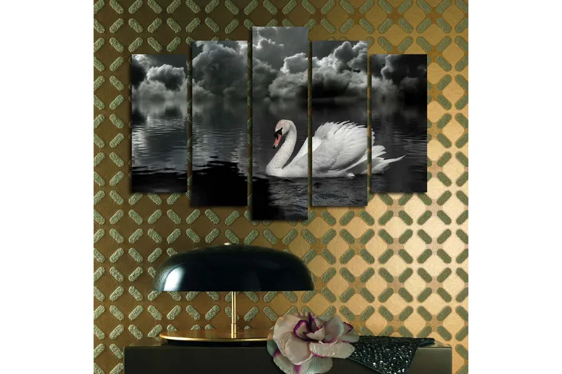 Suuri 5-osainen canvas-taulu, 105x70 cm - mustavalkoinen joutsen ui peilimäisessä järvessä dramaattisten pilvien alla - Valkoinen / Musta / Harmaa - Sisustustuotteet - Taulu & taide - Canvas-taulu