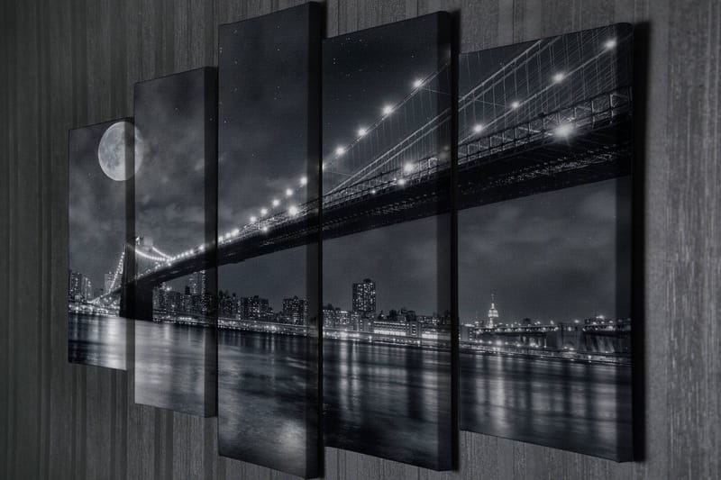 Suuri 5-osainen canvas-taulu, 105x70 cm - mustavalkoinen kaupunkikuva sillalla ja kuulla yöllä - Musta / Harmaa / Valkoinen - Sisustustuotteet - Taulu & taide - Canvas-taulu
