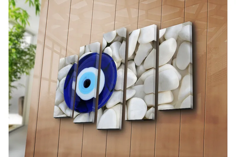 Suuri 5-osainen canvas-taulu, 105x70 cm - Sininen lasisilmä, jota ympäröivät valkoiset kivet - Sininen / Valkoinen / Musta - Sisustustuotteet - Taulu & taide - Canvas-taulu