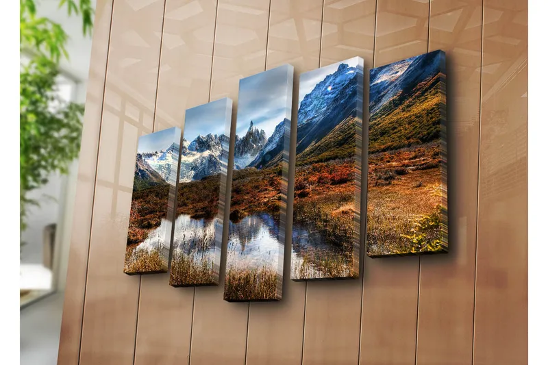 Suuri 5-osainen canvas-taulu, 105x70 cm - Upea vuoristomaisema lumihuippuisine vuorenhuippuineen ja peilimäisine järvineen - Tummanvihreä / Sininen / Oranssi - Sisustustuotteet - Taulu & taide - Canvas-taulu