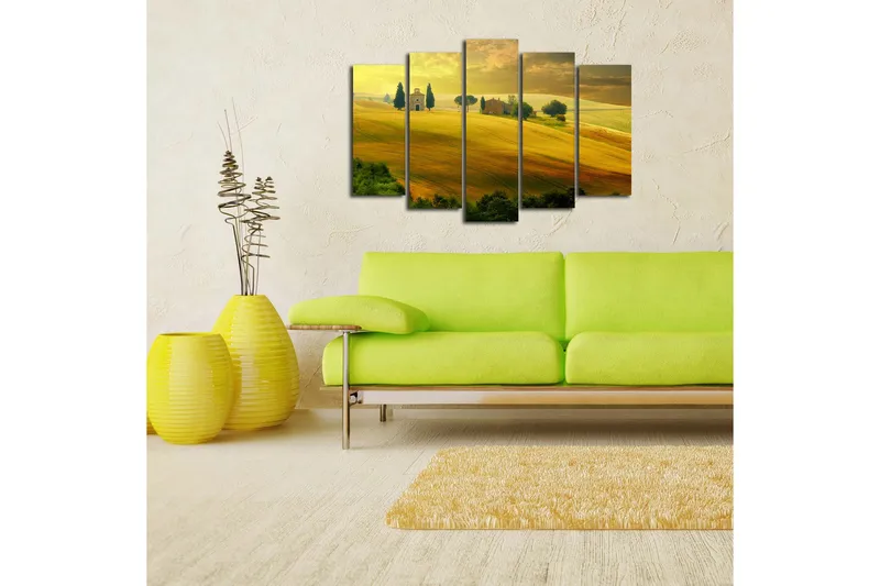 Suuri 5-osainen canvas-taulu, 105x70 cm - Vehreä maisema kumpuilevilla pelloilla ja pienellä kirkolla - Kullankeltainen / Vihreä / Ruskea - Sisustustuotteet - Taulu & taide - Canvas-taulu