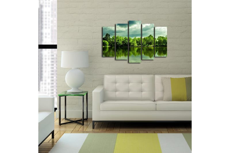 Suuri 5-osainen canvas-taulu, 105x70 cm - Vehreä maisema peilimäisen järven rannalla - Vihreä / Tummanvihreä / Harmaa - Sisustustuotteet - Taulu & taide - Canvas-taulu
