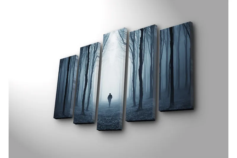 Suuri 5-osainen canvas-taulu, 105x70 cm - Yksinäinen hahmo kävelee sumuisessa metsässä - Tummansininen / Harmaa / Musta - Sisustustuotteet - Taulu & taide - Canvas-taulu