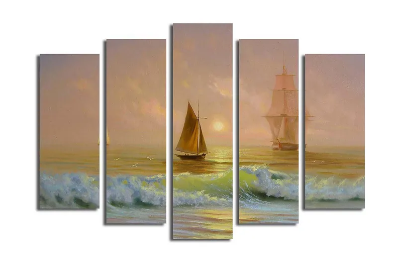 Suuri 5-osainen canvas-taulu, 105x70 cm - Purjeveneitä tyynellä merenpinnalla auringonlaskun aikaan, Vaaleansininen / Beige / Valkoinen