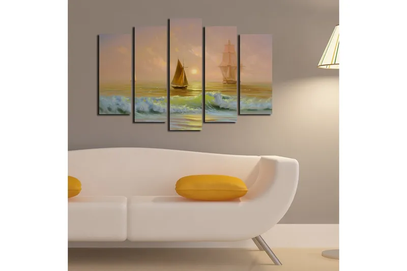 Suuri 5-osainen canvas-taulu, 105x70 cm - Purjeveneitä tyynellä merenpinnalla auringonlaskun aikaan - Vaaleansininen / Beige / Valkoinen - Sisustustuotteet - Taulu & taide - Canvas-taulu