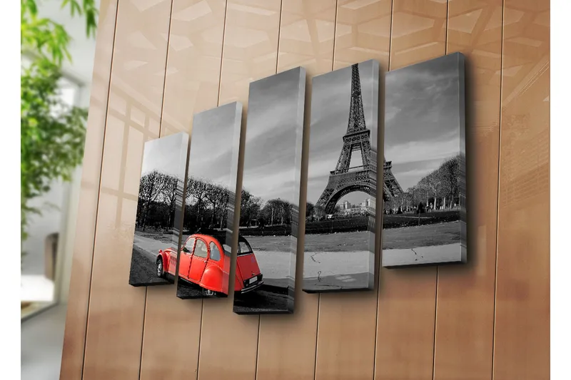 Suuri 5-osainen canvas-taulu, 105x70 cm - Punainen auto Eiffel-tornin edessä mustavalkoisessa kaupunkiympäristössä - Punainen / Musta / Harmaa - Sisustustuotteet - Taulu & taide - Canvas-taulu