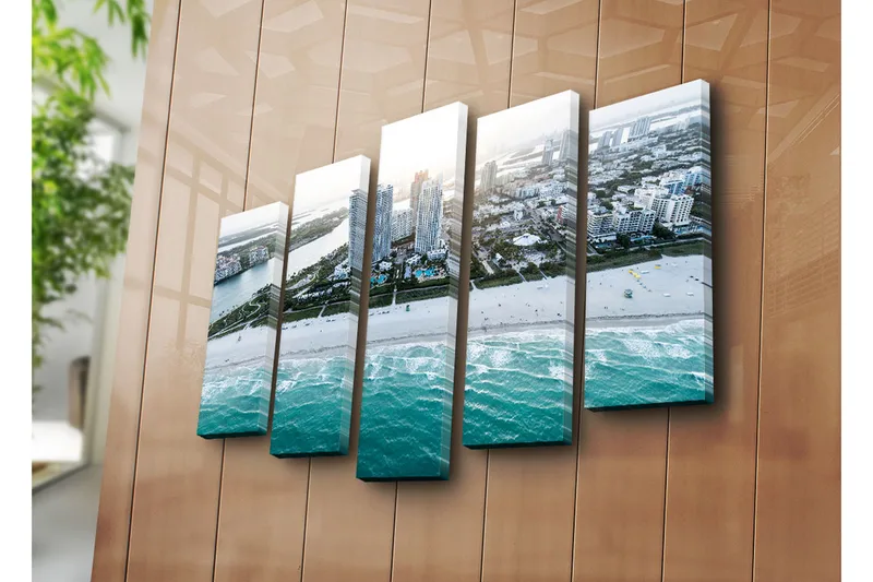 Suuri 5-osainen canvas-taulu, 105x70 cm - Panoraamanäkymä rannikkokaupungista korkeine rakennuksineen ja rantaviivalla - Turkoosi / Valkoinen / Harmaa - Sisustustuotteet - Taulu & taide - Canvas-taulu