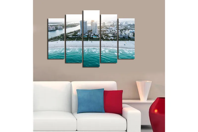 Suuri 5-osainen canvas-taulu, 105x70 cm - Panoraamanäkymä rannikkokaupungista korkeine rakennuksineen ja rantaviivalla - Turkoosi / Valkoinen / Harmaa - Sisustustuotteet - Taulu & taide - Canvas-taulu