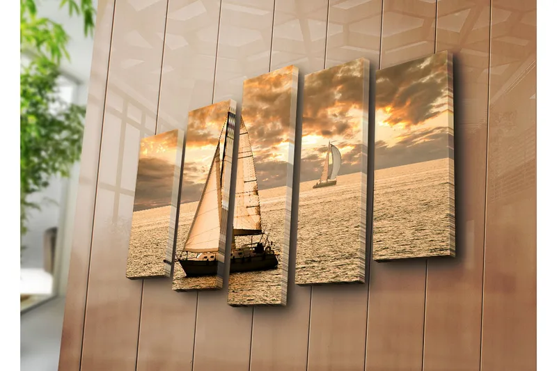 Suuri 5-osainen canvas-taulu, 105x70 cm - Purjeveneitä peilimäisellä merenpinnalla kultaisen auringonlaskun aikaan - Kulta / Oranssi / Beige - Sisustustuotteet - Taulu & taide - Canvas-taulu
