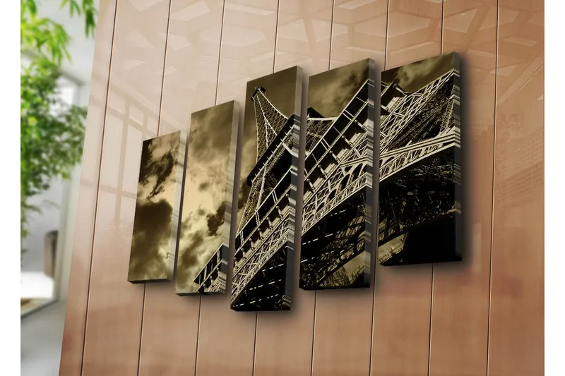 Suuri 5-osainen canvas-taulu 105x70 cm - Eiffel-torni dramaattisessa kulmassa pilvisen taivaan alla - Musta / Ruskea / Harmaa - Sisustustuotteet - Taulu & taide - Canvas-taulu