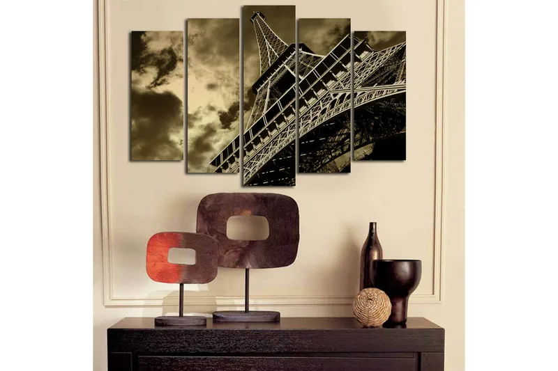 Suuri 5-osainen canvas-taulu 105x70 cm - Eiffel-torni dramaattisessa kulmassa pilvisen taivaan alla - Musta / Ruskea / Harmaa - Sisustustuotteet - Taulu & taide - Canvas-taulu