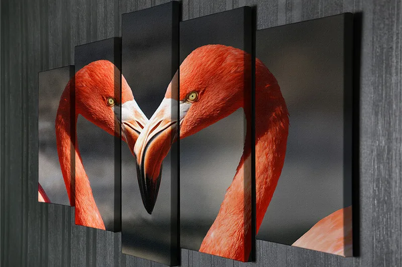 Suuri 5-osainen canvas-taulu 105x70 cm - Kaksi flamingoja muodostamassa sydämen nokkiensa avulla - Punainen / Musta - Sisustustuotteet - Taulu & taide - Canvas-taulu