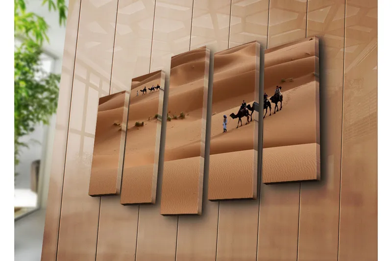 Suuri 5-osainen canvas-taulu 105x70 cm - Kamelikaravaani hiekkadyynien läpi - Hiekanbeige / Vaaleanruskea / Vihreä - Sisustustuotteet - Taulu & taide - Canvas-taulu