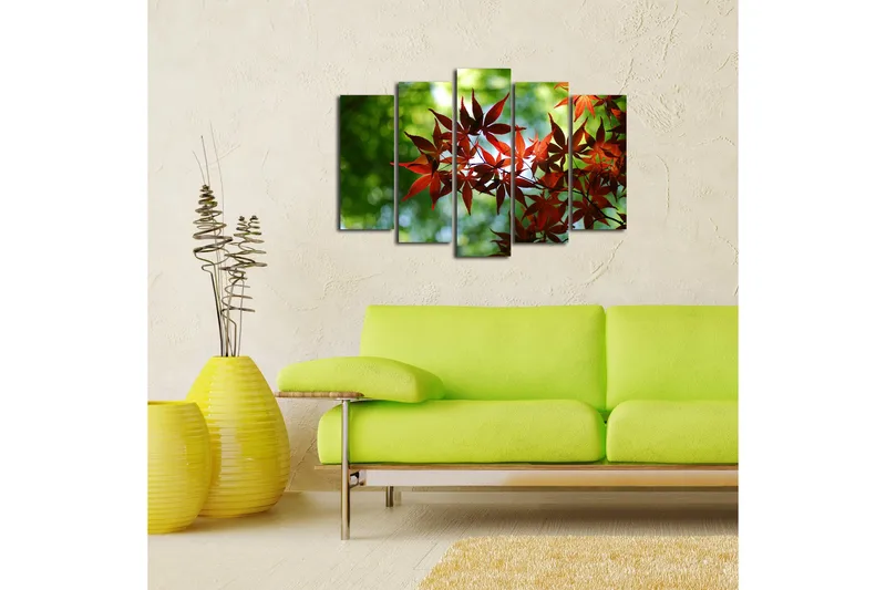Suuri 5-osainen canvas-taulu 105x70 cm - Kirkkaanpunaiset vaahteranlehdet vihreää taustaa vasten - Punainen / Vihreä - Sisustustuotteet - Taulu & taide - Canvas-taulu